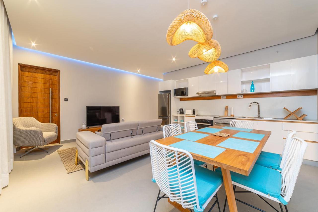 Penthouse 13 - One Bay Residence With Private Rooftop Terrace And Dip In Pool Pereybere Beach ภายนอก รูปภาพ
