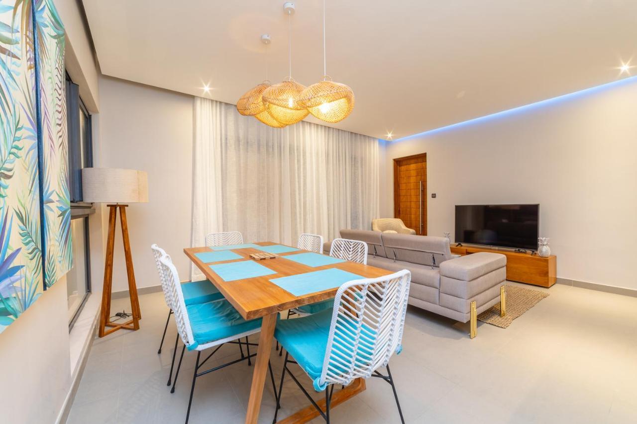 Penthouse 13 - One Bay Residence With Private Rooftop Terrace And Dip In Pool Pereybere Beach ภายนอก รูปภาพ
