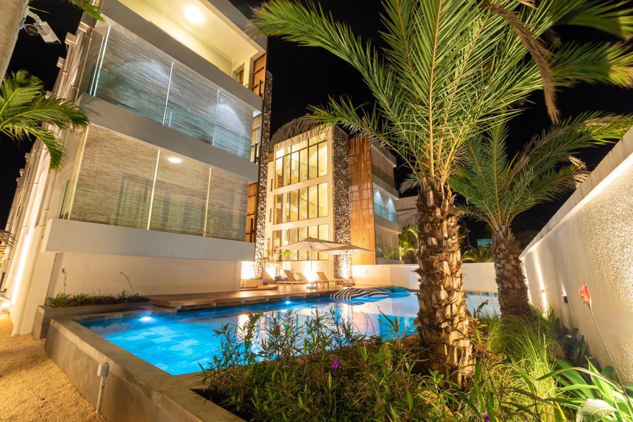 Penthouse 13 - One Bay Residence With Private Rooftop Terrace And Dip In Pool Pereybere Beach ภายนอก รูปภาพ