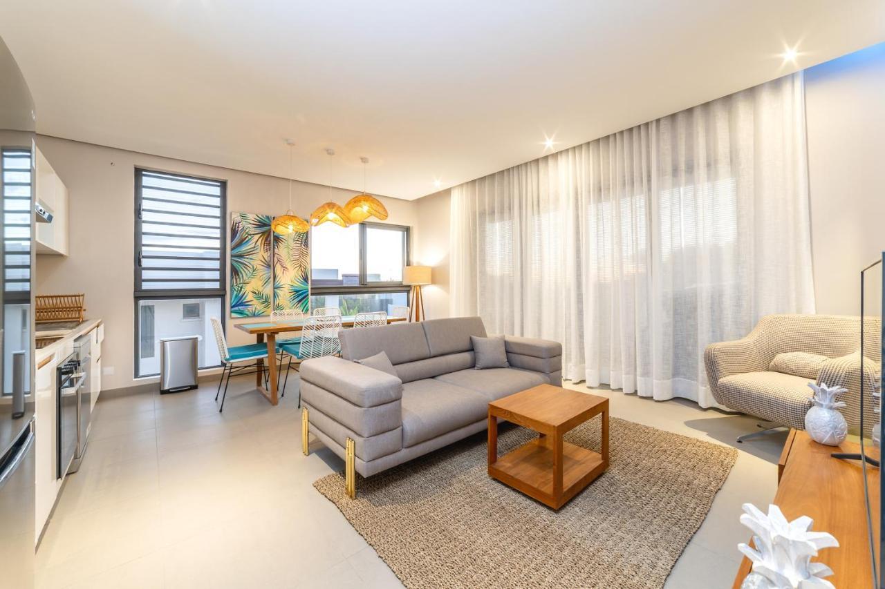 Penthouse 13 - One Bay Residence With Private Rooftop Terrace And Dip In Pool Pereybere Beach ภายนอก รูปภาพ
